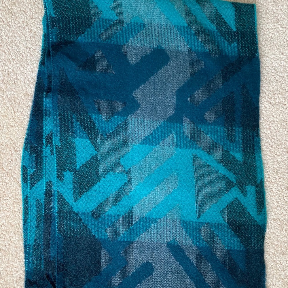 Cejon Scarf - Picture 3 of 4